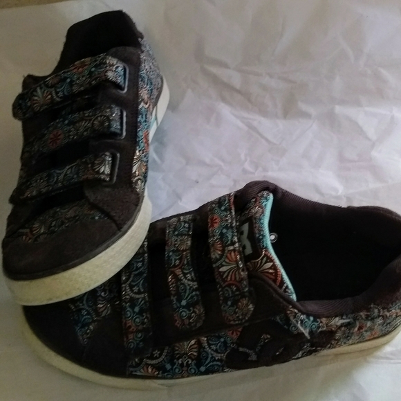 dc shoes velcro strap